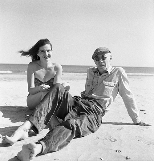 Henry Miller, écrivain, et sa femme Eve.