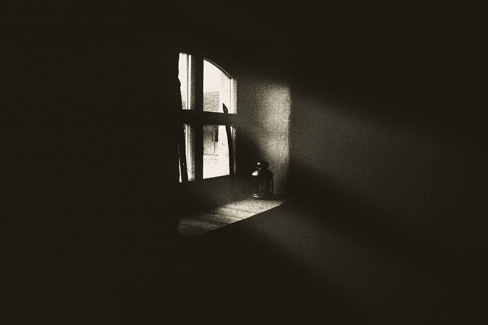 window-2542335_960_720